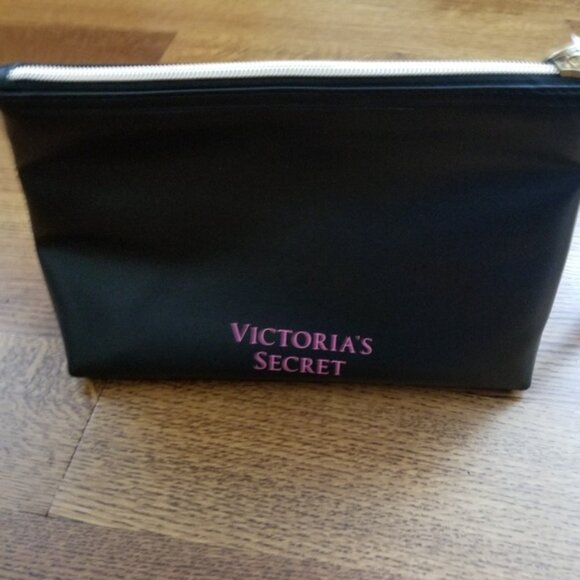 VICTORIA'S SECRET Sequined cosmetic bag and lotion bundle - Picture 2 of 5